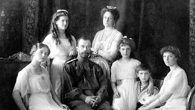 Black and white portrait of the Romanovs family